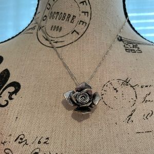 🌹Silver Plt 16” Chain with Metal Rose Pendant